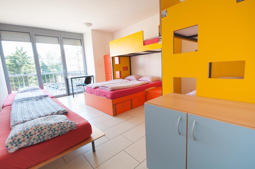 Simbol Rooms With Free Private Parking Ljubljana Room photo