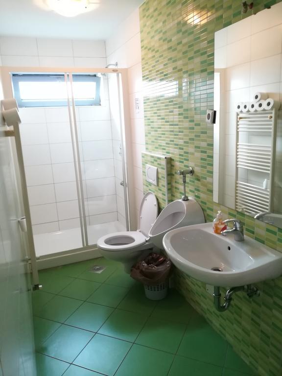 Simbol Rooms With Free Private Parking Ljubljana Exterior photo